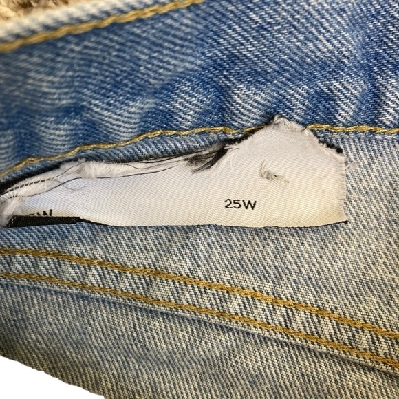BDG Tomboy Buttonfly Mid Rise 3” Denim Shorts Light Wash Distressed Frayed Sz 25 - Picture 8 of 16